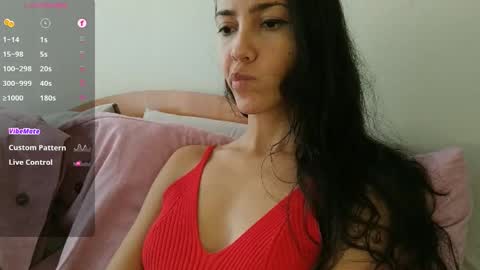 Snapshot of innocentlatiina chatting on September 17, 8:40 pm Laroa online show from September 17, 8:40 pm