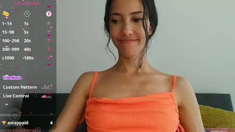 Snapshot of innocentlatiina chatting on January 10, 8:26 pm Laroa online show from January 10, 8:26 pm