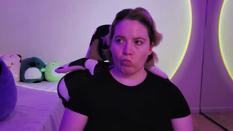 Faye online show from December 16, 1:11 pm