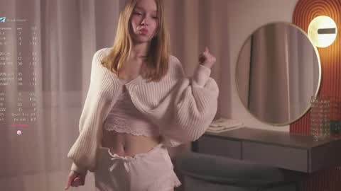 Avie online show from April 27, 7:44 pm