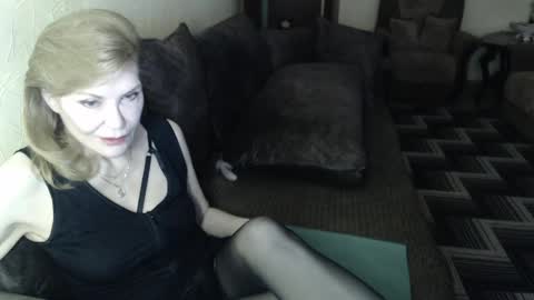 irenalegs online show from April 21, 4:08 am