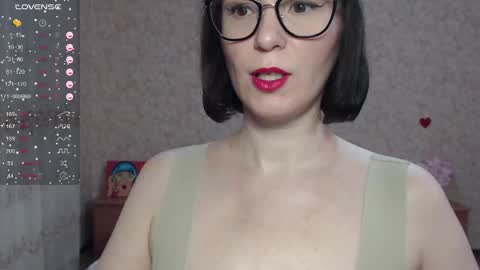 Snapshot of irenlarasani chatting on October 7, 6:18 am IrenLarasani online show from October 7, 6:18 am