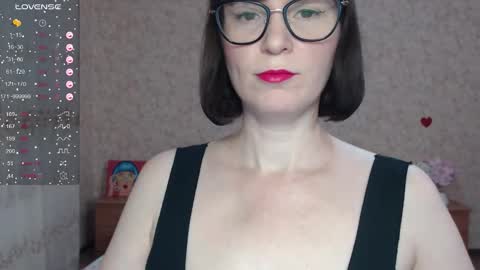 Snapshot of irenlarasani chatting on October 3, 7:02 am IrenLarasani online show from October 3, 7:02 am