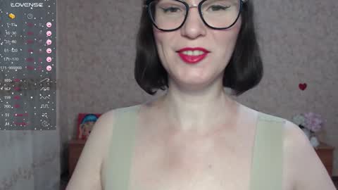 Snapshot of irenlarasani chatting on October 18, 6:38 am IrenLarasani online show from October 18, 6:38 am