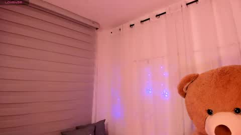 iris_hottt0 online show from April 24, 3:20 am