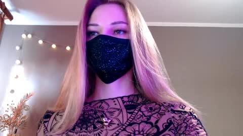 Lily online show from April 25, 3:31 pm