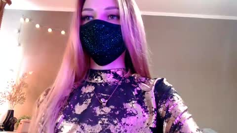 Lily online show from April 26, 3:32 pm