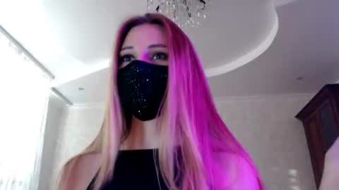 Lily online show from June 9, 4:50 pm