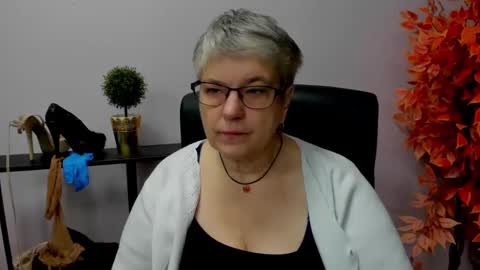 Snapshot of iris_xdesire chatting on December 20, 7:12 am I R I S online show from December 20, 7:12 am
