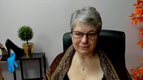 Snapshot of iris_xdesire chatting on March 12, 7:46 am I R I S online show from March 12, 7:46 am