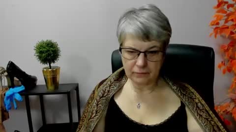 Snapshot of iris_xdesire chatting on March 11, 7:35 am I R I S online show from March 11, 7:35 am