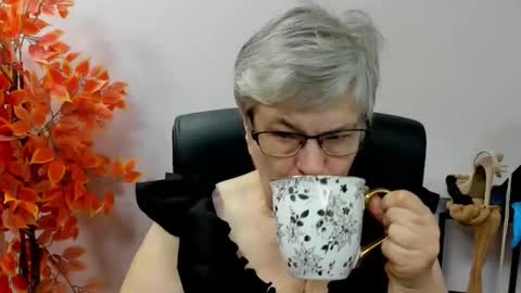 Snapshot of iris_xdesire chatting on September 17, 6:33 am I R I S online show from September 17, 6:33 am