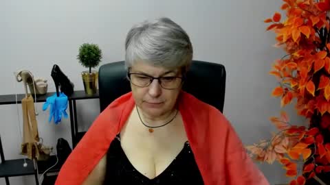 Snapshot of iris_xdesire chatting on January 31, 7:29 am I R I S online show from January 31, 7:29 am