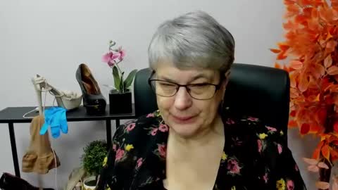Snapshot of iris_xdesire chatting on December 3, 7:19 am I R I S online show from December 3, 7:19 am