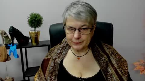 Snapshot of iris_xdesire chatting on January 3, 7:06 am I R I S online show from January 3, 7:06 am