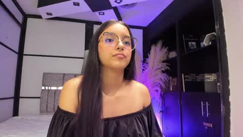 Iris Fyre  online show from May 14, 4:35 pm