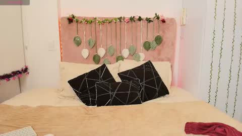 Iris Rosse online show from February 19, 2:22 am