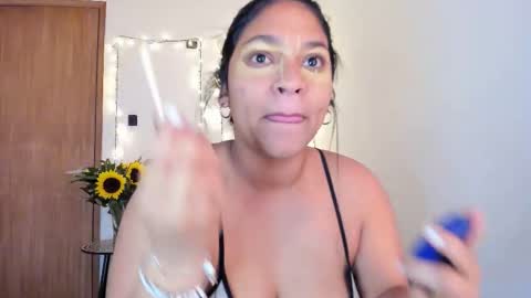 iris online show from February 18, 11:53 am