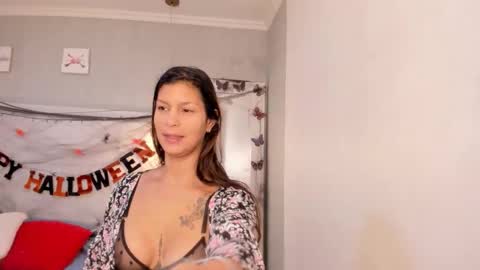 Snapshot of is_a_bell chatting on October 20, 1:25 pm is_a_bell online show from October 20, 1:25 pm