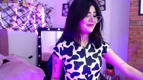 isabela online show from October 4, 3:45 am