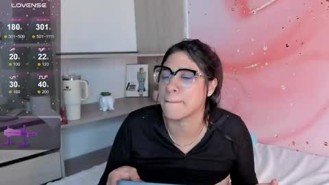 oIssaJonneso online show from April 15, 7:58 pm