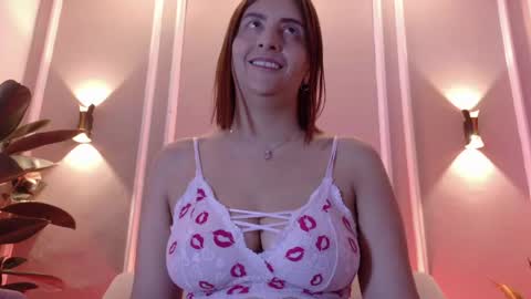 Isabella online show from May 7, 1:04 pm