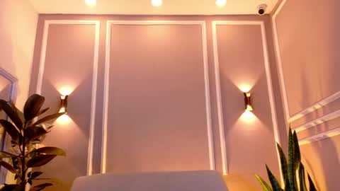 Isabella online show from April 27, 2:25 pm