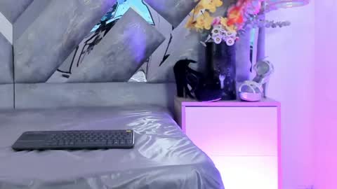 Mommy Isa online show from April 25, 1:41 pm