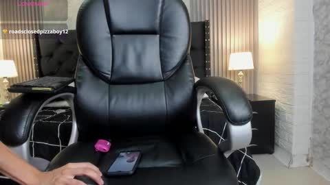 Isa online show from March 6, 9:10 pm