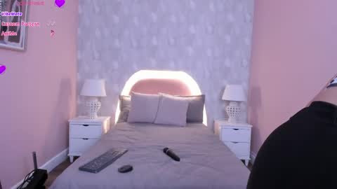 isabella__milf online show from April 4, 7:13 pm