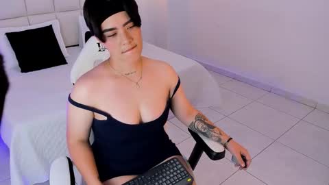 isabella_clarkk online show from March 13, 12:02 am