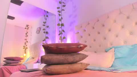 Snapshot of isabella_flowerss chatting on September 13, 9:34 pm online show from September 13, 9:34 pm