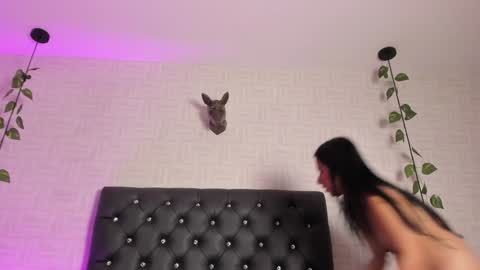 Snapshot of isabella_flowerss chatting on December 18, 6:46 pm online show from December 18, 6:46 pm