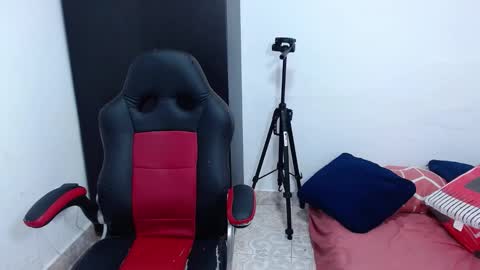 Snapshot of isabella_hots chatting on January 11, 11:56 am estefania online show from January 11, 11:56 am