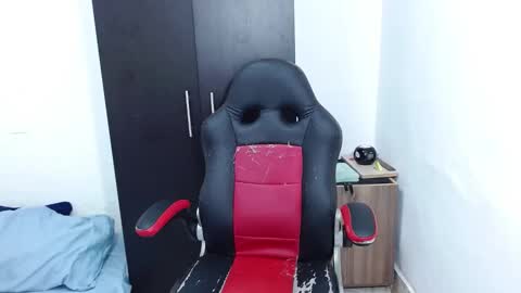 Snapshot of isabella_hots chatting on February 14, 9:13 am estefania online show from February 14, 9:13 am