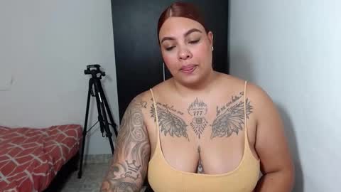 Snapshot of isabella_hots chatting on September 9, 9:42 am estefania online show from September 9, 9:42 am