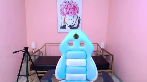 Isa  online show from November 26, 3:35 pm