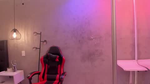 Isabella Nowa online show from February 7, 12:20 pm