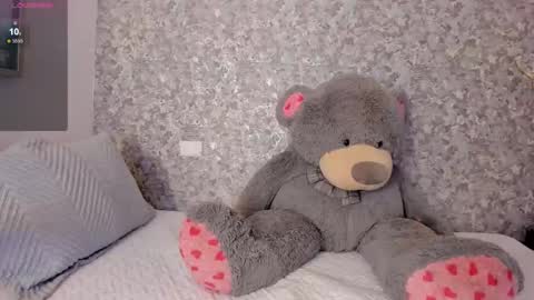 isa  online show from February 24, 7:52 pm