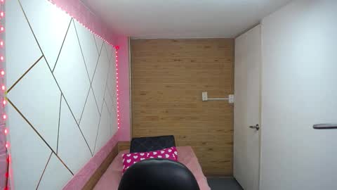 Snapshot of isabella_roseee chatting on October 1, 8:36 pm isabella_roseee online show from October 1, 8:36 pm
