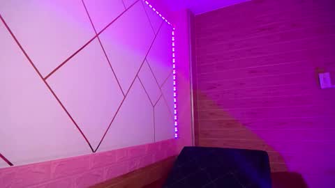 isabella_roseee online show from January 7, 4:21 pm