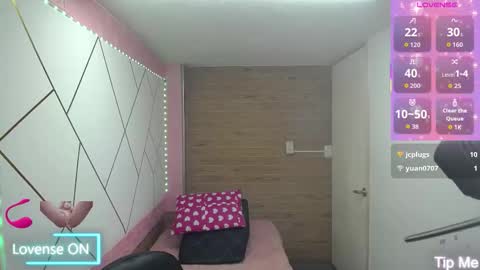Snapshot of isabella_roseee chatting on October 10, 8:36 pm isabella_roseee online show from October 10, 8:36 pm