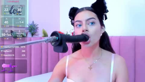 Snapshot of isabella_santos1 chatting on October 17, 4:27 am Isabella online show from October 17, 4:27 am