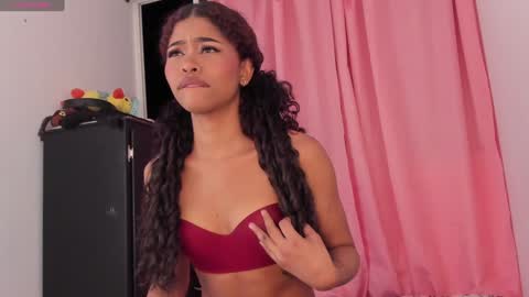 Snapshot of isabella_sex18 chatting on December 19, 1:07 am isabella online show from December 19, 1:07 am
