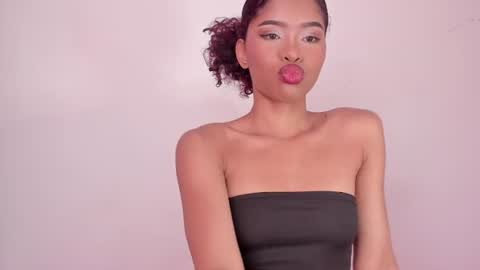 Snapshot of isabella_sex18 chatting on January 25, 1:32 am isabella online show from January 25, 1:32 am