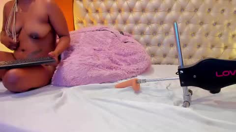 isabellaalux_ online show from May 16, 12:13 am