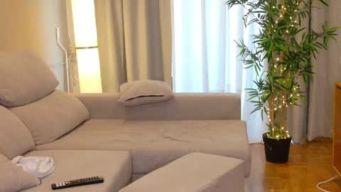 isabellauribe online show from April 22, 3:42 pm