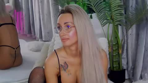 IsabelleEthan online show from March 24, 8:41 am