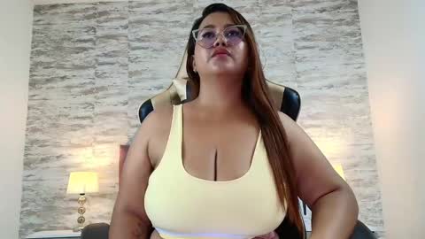 Snapshot of isabellmendez_ chatting on February 19, 8:31 pm IsabellMendez online show from February 19, 8:31 pm