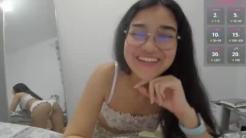 Isa Suarez online show from April 29, 8:14 pm